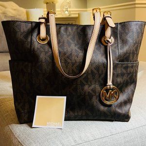 MICHAEL KORS East West Jet Set Signature Logo Tote -Brown